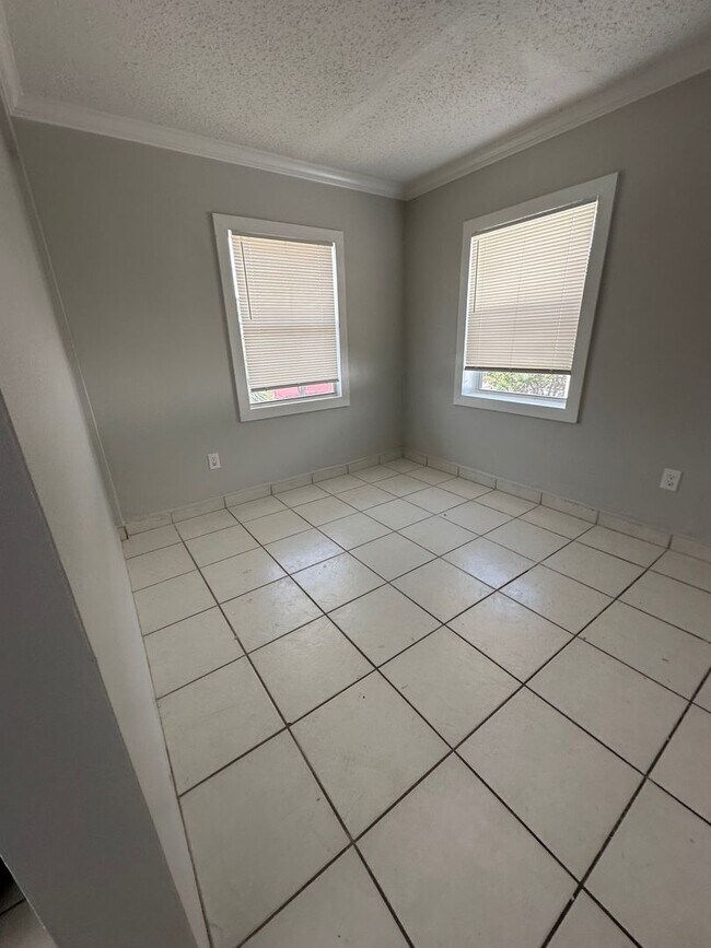 Foto del edificio - 500-504 Northwood Rd