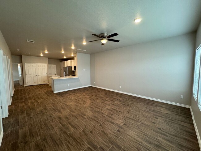 Foto del edificio - 5403 Rose Gdn Lp