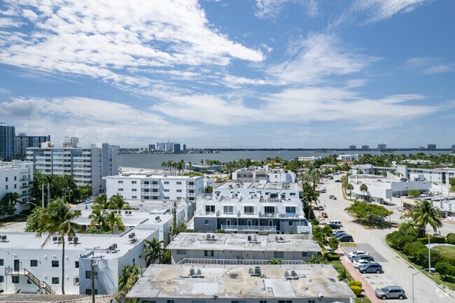 Building Photo - 1966 Biarritz Dr