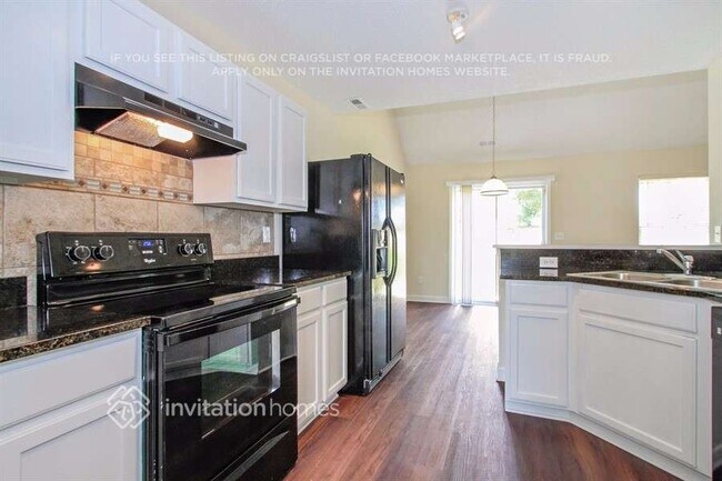 Foto del edificio - 1124 Crowders Woods Dr