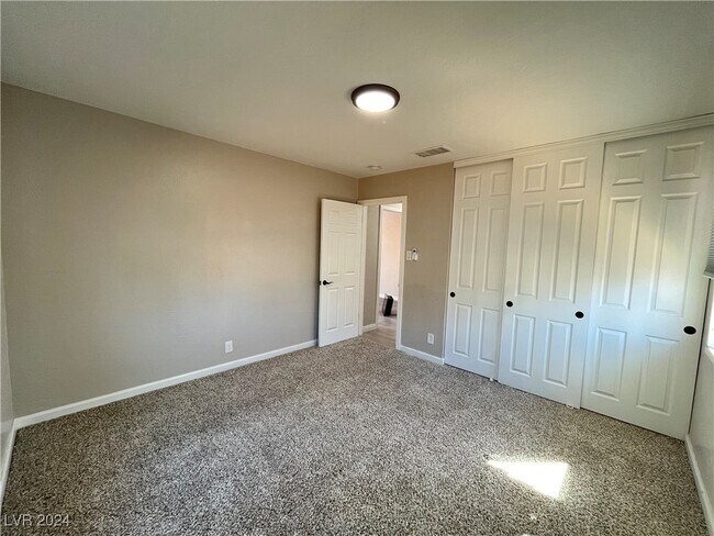 Foto del edificio - 1036 E Hassett Ave