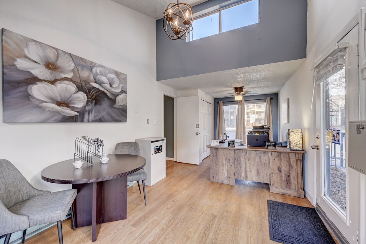 Primary Photo - Oasis at Belmont - Beautiful Renovated Apartments