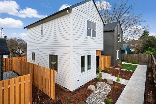 Building Photo - NEW Construction 2 Bed, 2.5 bath in Montavilla - Available NOW!