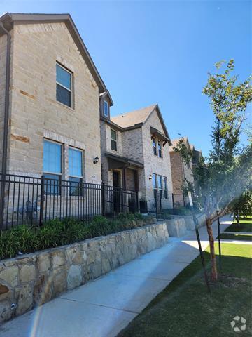 Building Photo - 6820 Meadow Crest Dr