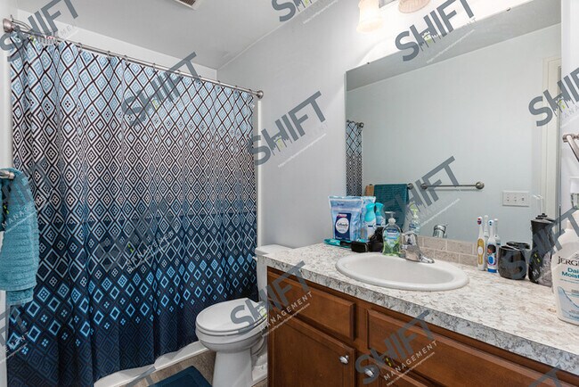 Building Photo - 118 Travis - renovated NE home