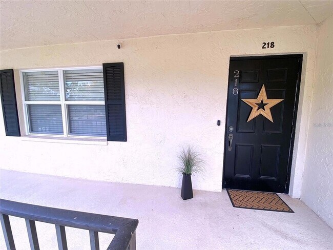 Foto del edificio - 7041 W Country Club Dr N