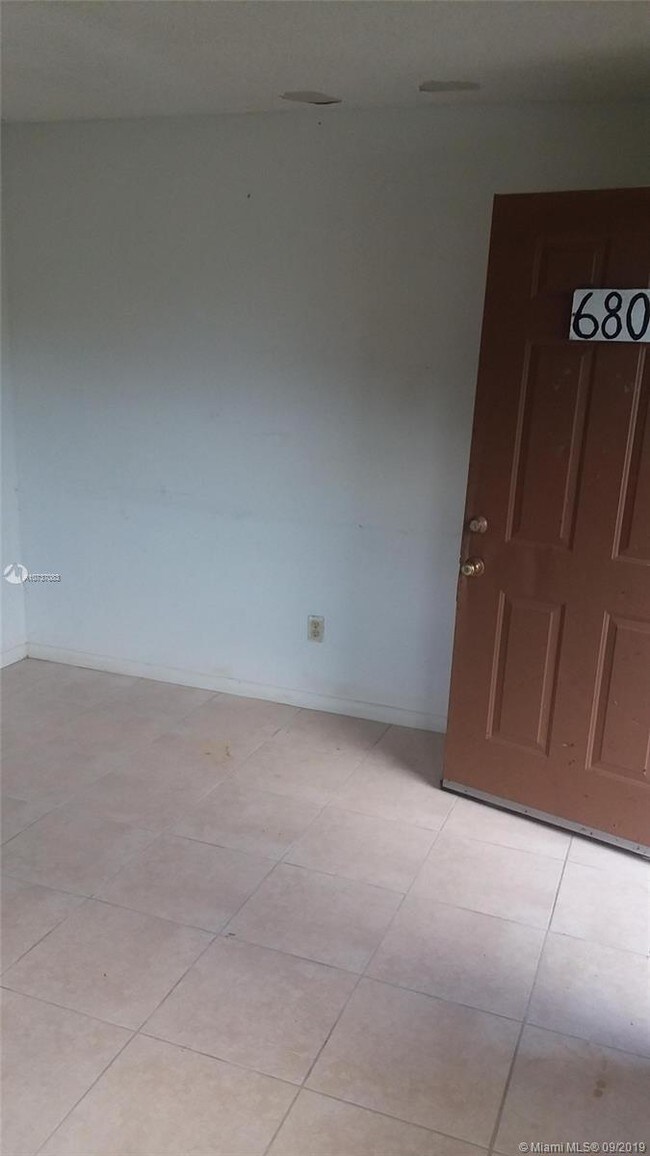 Foto del edificio - 6801 Palomar Pkwy