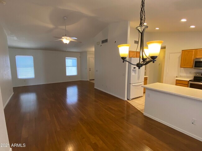 Foto del edificio - 3028 E Blackhawk Dr