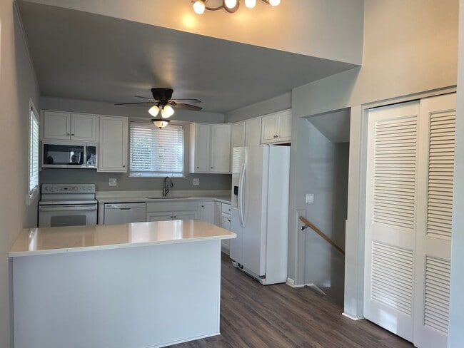 Building Photo - Just Listed! Rochester Hills 3-Bedroom, 1....