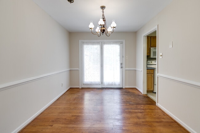 Building Photo - Beautiful Midlothian Rental in Prime Location! ***Available Early-Mid February***