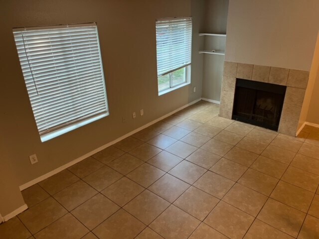 Foto del edificio - 716 Memorial Mews St