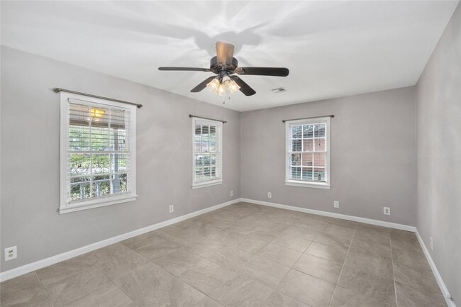 Building Photo - 1110 Woods Dr