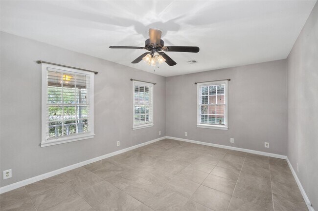 Foto del edificio - 1110 Woods Dr