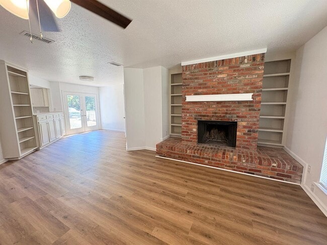 Building Photo - 208 Avon Ct