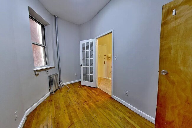 Building Photo - 543 East 5th Street