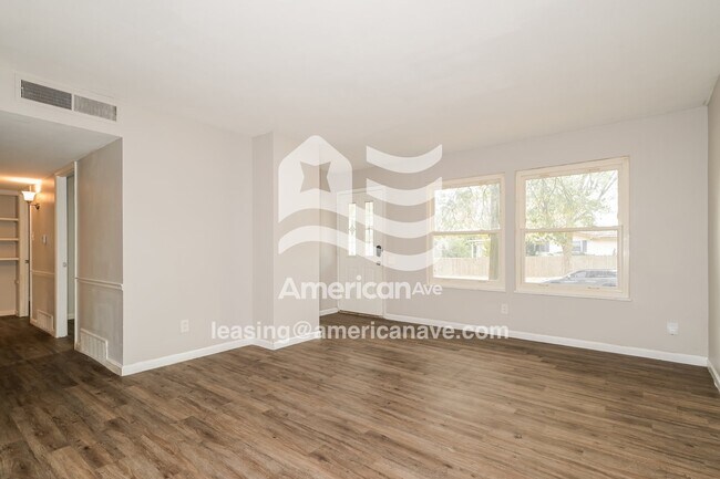 Foto del edificio - 11020 Linnell Dr