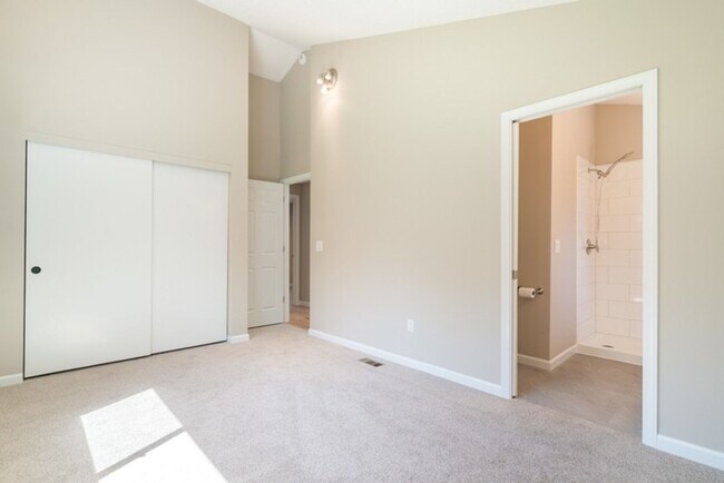 Building Photo - Charming Home in SW Portland