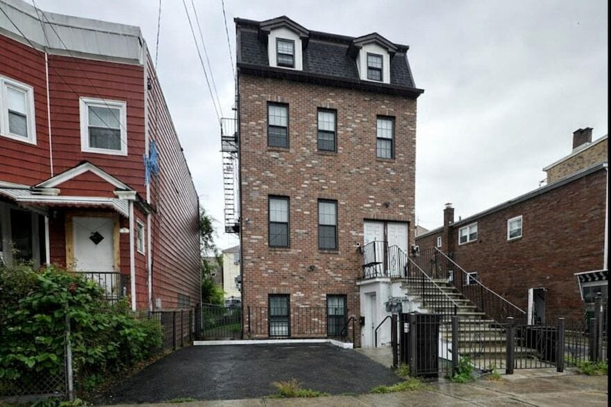 Photo - 585 Bramhall Avenue Unit 3