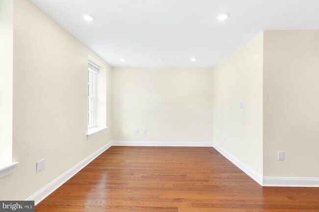Foto del edificio - 6605 Ridge Ave