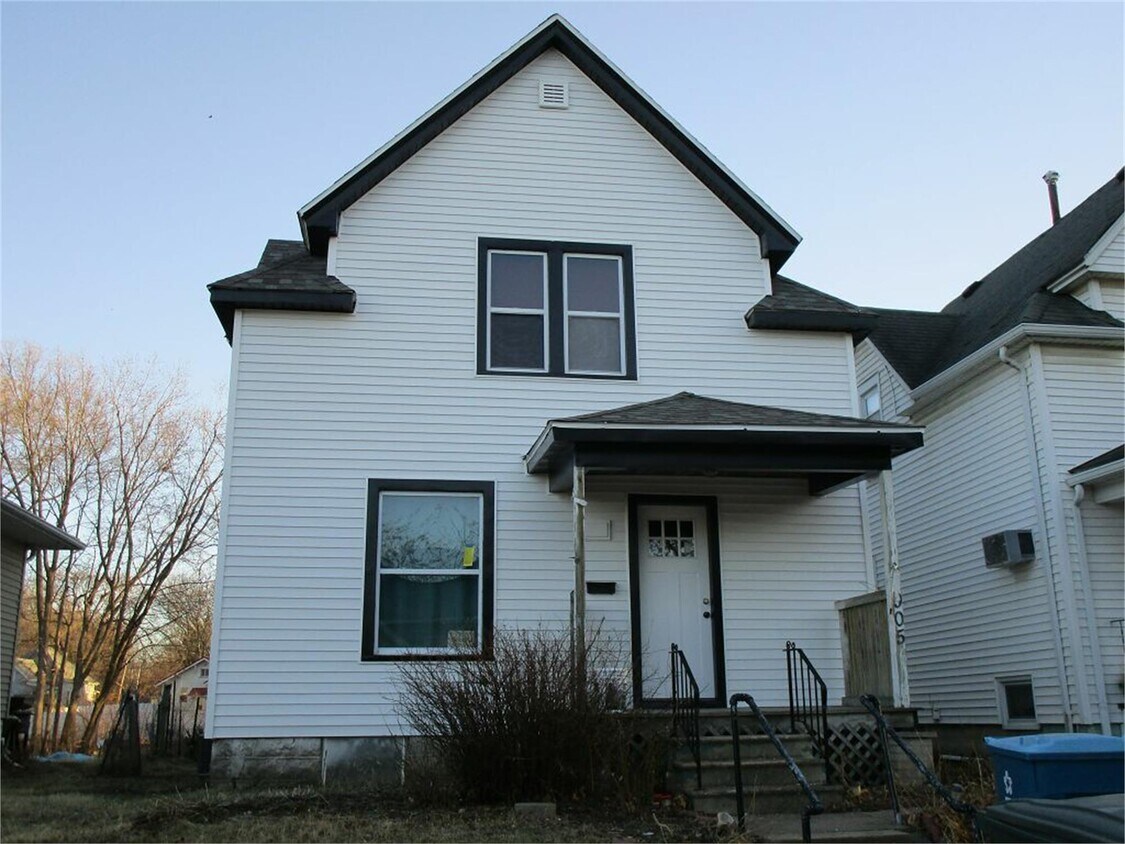 Primary Photo - 905 W 6th St
