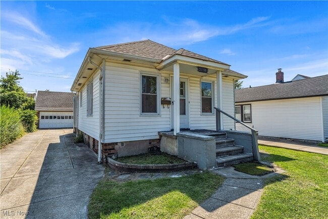 Building Photo - 21150 Tracy Ave