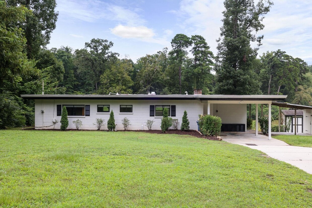 Foto del edificio - 2118 Timberlake Dr