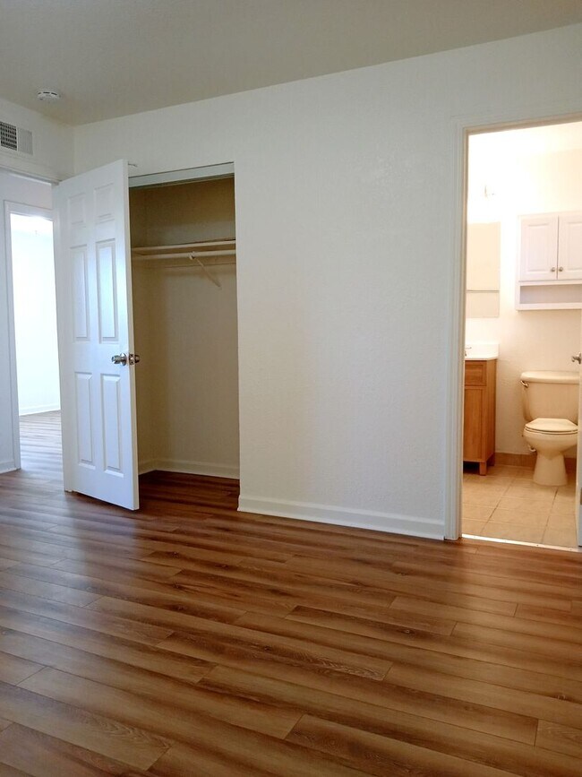 Building Photo - Beautifully Refurbished 4bd Single Story H...