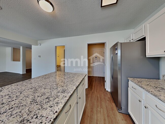 Foto del edificio - 10275 Holly Berry Cir