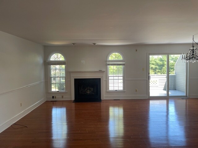 Building Photo - 121 Summerhill Ct