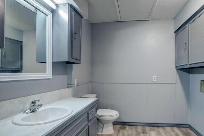 Foto del edificio - 10407 Fairview Dr
