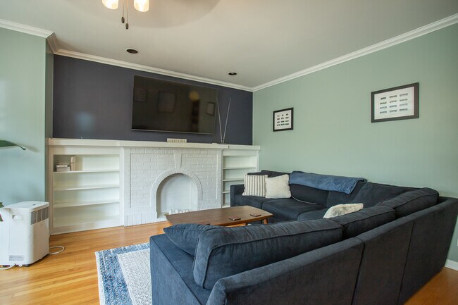 Foto del edificio - 2048 W Fargo Ave