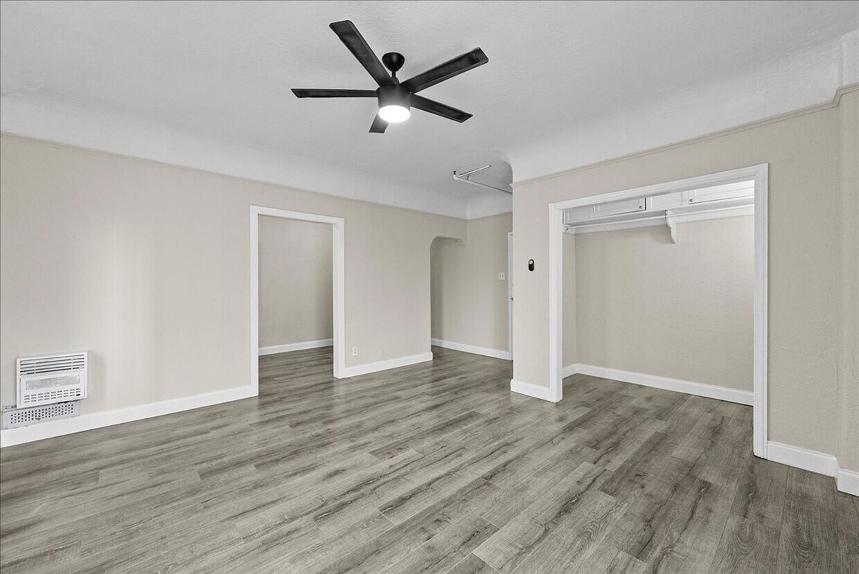 Primary Photo - Beautiful One Bedroom Apartment! Minutes f...
