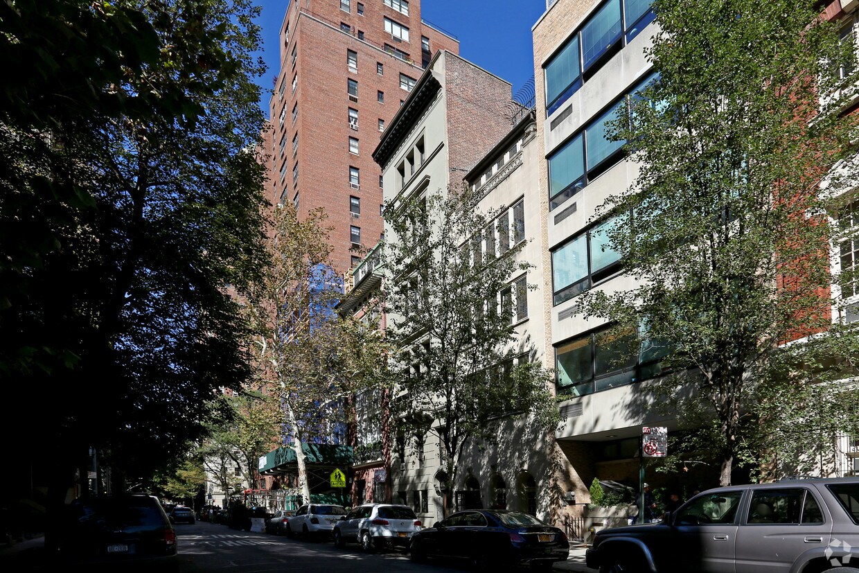 Primary Photo - 109 E 73rd St