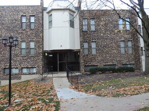 Building Photo - 2275 Country Club Dr