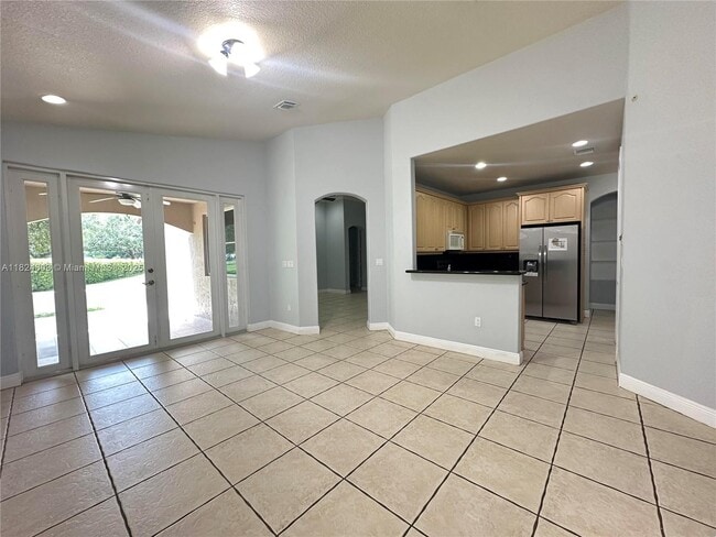 Building Photo - 2841 Poinciana Cir