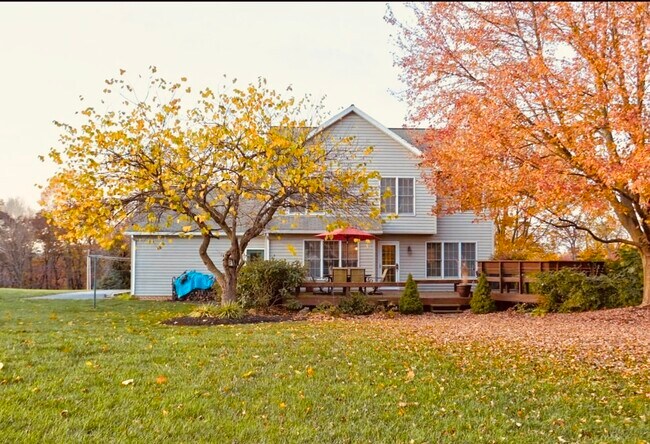 Foto del edificio - 642 River Hill Rd