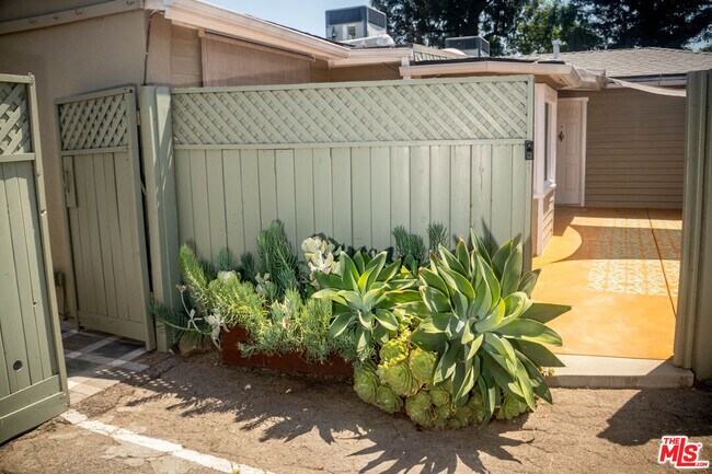 Foto del edificio - 2247 Moore St