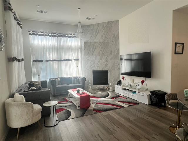 Foto del edificio - 1801 Crimson Blossom Ct