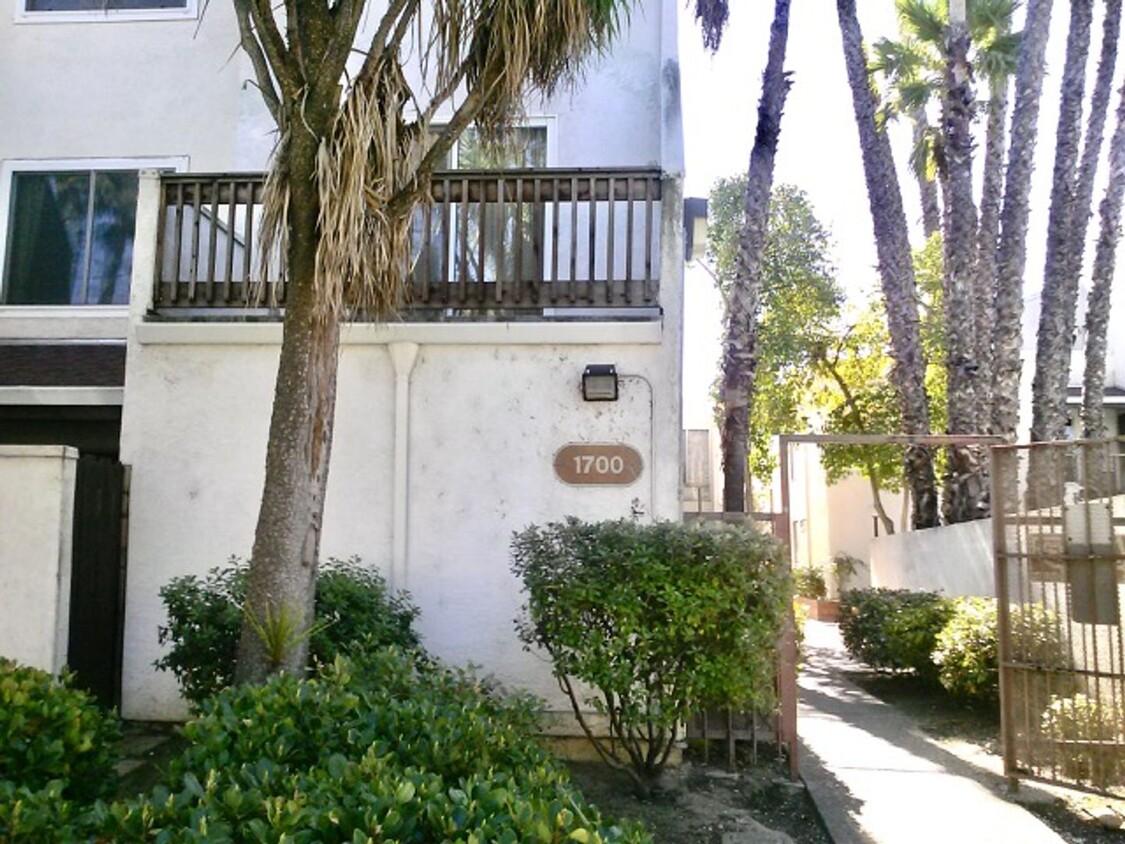 Primary Photo - 1 Bed 1 Bath Condo in Concord - COMING SOO...