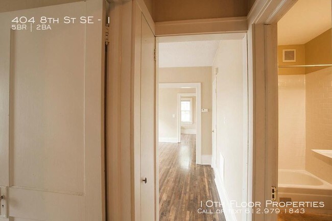 Building Photo - 404 8th St SE - 1 - 5 beds, 2 full baths