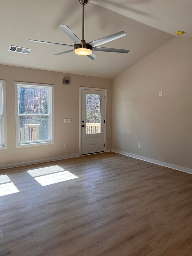 Building Photo - Brand NEW Home! AVAILABLE NOW!