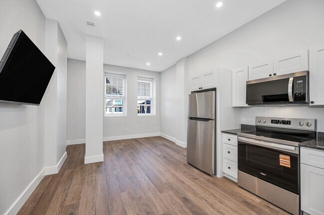 Foto del edificio - 241 W 6th St