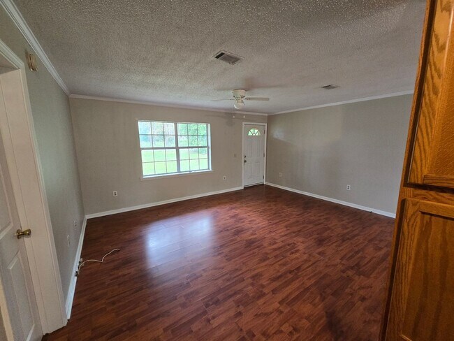Building Photo - 3 Bedroom 2 bathroom in Adel, Ga
