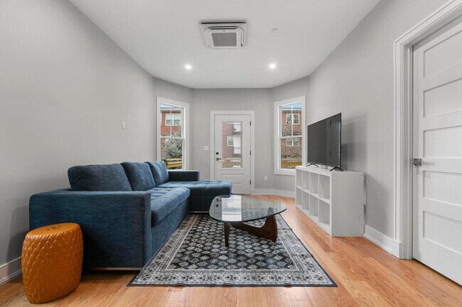 Building Photo - 11 Annapolis St