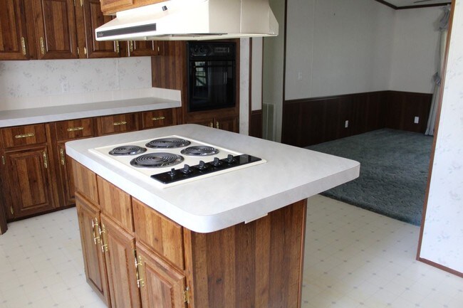 Foto del edificio - 689 NE Old Blue Springs Rd