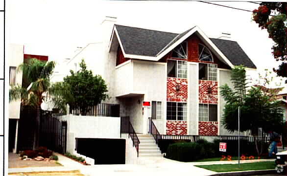 Building Photo - 211 N Adams St