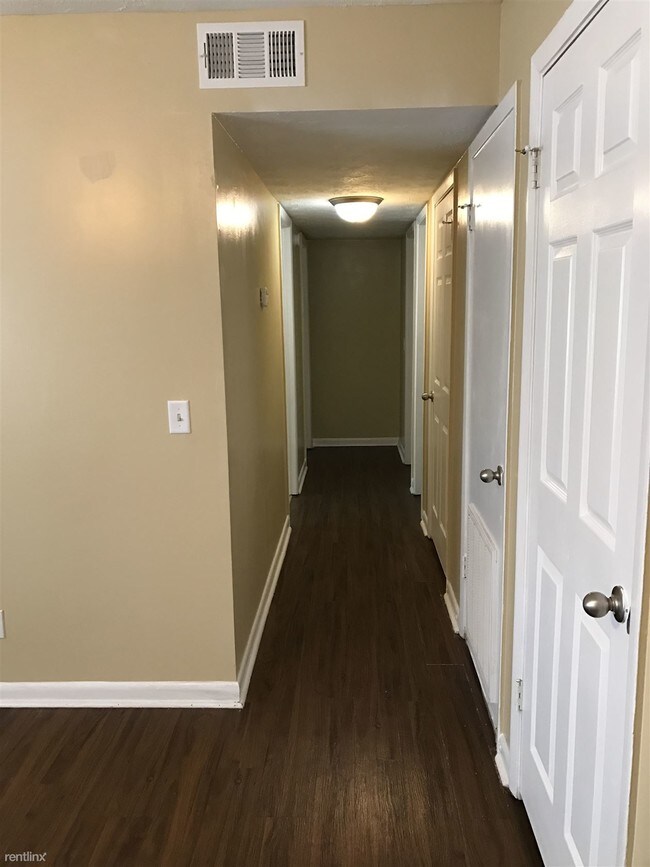 Building Photo - 7580 La Fontaine Dr