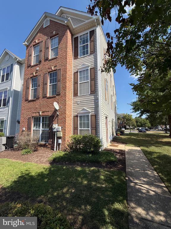 Building Photo - 3801 Elmcrest Ln