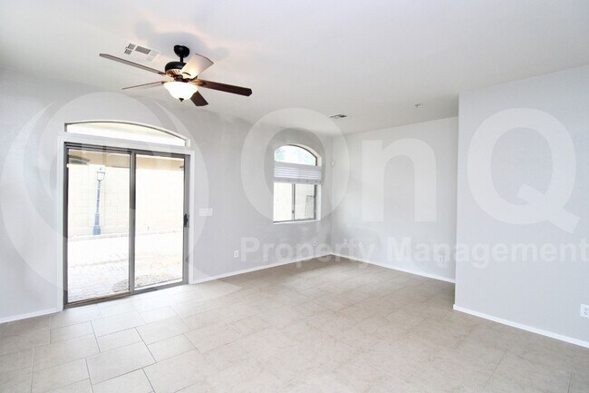 Foto del edificio - 2725 E Mine Creek Rd