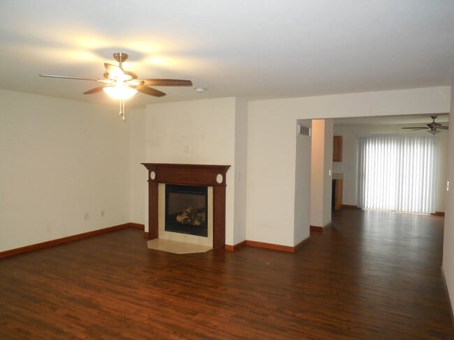 Building Photo - 2011 Park St